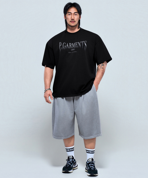 PHYSICAL GARMENTS（フィジカルガーメンツ）の「P2625 フロー ロゴ アドショルダーフィット 半袖 [3COLOR]（Tシャツ/カットソー・メンズ・ホワイト/ブラック/チャコール・MEDIUM/LARGE/X-LARGE/XX-LARGE）」の4枚目の写真