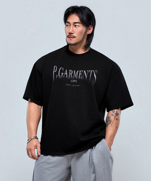 PHYSICAL GARMENTS（フィジカルガーメンツ）の「P2625 フロー ロゴ アドショルダーフィット 半袖 [3COLOR]（Tシャツ/カットソー・メンズ・ホワイト/ブラック/チャコール・MEDIUM/LARGE/X-LARGE/XX-LARGE）」の5枚目の写真