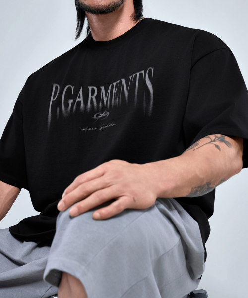 PHYSICAL GARMENTS（フィジカルガーメンツ）の「P2625 フロー ロゴ アドショルダーフィット 半袖 [3COLOR]（Tシャツ/カットソー・メンズ・ホワイト/ブラック/チャコール・MEDIUM/LARGE/X-LARGE/XX-LARGE）」の7枚目の写真