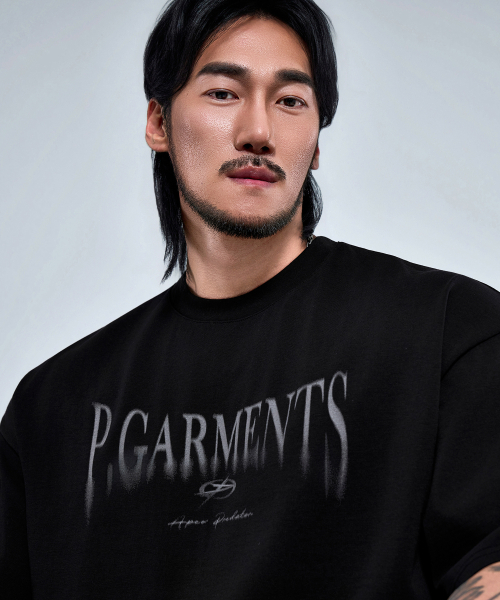 PHYSICAL GARMENTS（フィジカルガーメンツ）の「P2625 フロー ロゴ アドショルダーフィット 半袖 [3COLOR]（Tシャツ/カットソー・メンズ・ホワイト/ブラック/チャコール・MEDIUM/LARGE/X-LARGE/XX-LARGE）」の8枚目の写真