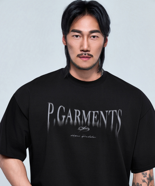 PHYSICAL GARMENTS（フィジカルガーメンツ）の「P2625 フロー ロゴ アドショルダーフィット 半袖 [3COLOR]（Tシャツ/カットソー・メンズ・ホワイト/ブラック/チャコール・MEDIUM/LARGE/X-LARGE/XX-LARGE）」の11枚目の写真