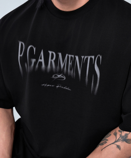 PHYSICAL GARMENTS（フィジカルガーメンツ）の「P2625 フロー ロゴ アドショルダーフィット 半袖 [3COLOR]（Tシャツ/カットソー・メンズ・ホワイト/ブラック/チャコール・MEDIUM/LARGE/X-LARGE/XX-LARGE）」の12枚目の写真