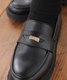 厚底コイン入りローファー