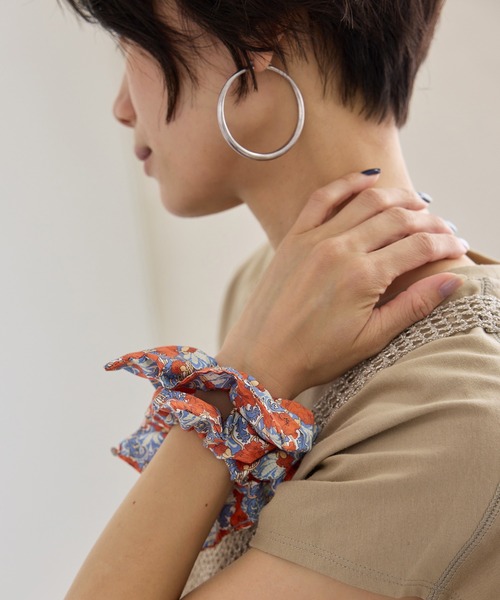 SALON adam et rope'(サロン アダム エ ロペ)の「リバティシュシュ SMALL 2pc(シュシュ・レディース・グリーン系その他/ブラック系その他/ブルー系その他4・FREE)」の3枚目の写真