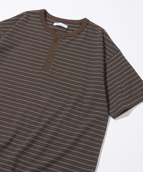 FREAK'S STORE(フリークスストア)の「マルチボーダー ヘンリーネック 半袖Tシャツ(Tシャツ/カットソー・メンズ・グレー/ブラウン・LARGE/MEDIUM)」の2枚目の写真