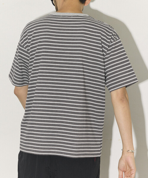FREAK'S STORE(フリークスストア)の「マルチボーダー ヘンリーネック 半袖Tシャツ(Tシャツ/カットソー・メンズ・グレー/ブラウン・LARGE/MEDIUM)」の5枚目の写真