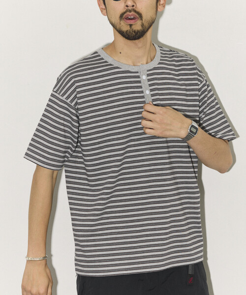 FREAK'S STORE(フリークスストア)の「マルチボーダー ヘンリーネック 半袖Tシャツ(Tシャツ/カットソー・メンズ・グレー/ブラウン・LARGE/MEDIUM)」の6枚目の写真