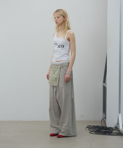 LCDC TM(エルシーディーシーティーエム)の「SPLIT GRAPHIC TANK TOP (WHITE)(Tシャツ/カットソー・レディース・その他・SMALL/MEDIUM)」の2枚目の写真