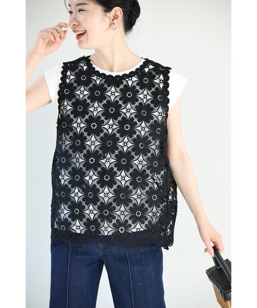 cawaii(カワイイ)の「花に包まれるレイヤードレースタンクトップ(Tシャツ/カットソー・レディース・ブラック/アイボリー・FREE)」の3枚目の写真