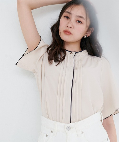 natural couture（ナチュラルクチュール）の「【ZOZO限定】パイピングタックフレアスリーブブラウス（シャツ/ブラウス・レディース・その他1/その他2/サックスブルー/ネイビー/ベージュ・FREE）」の6枚目の写真