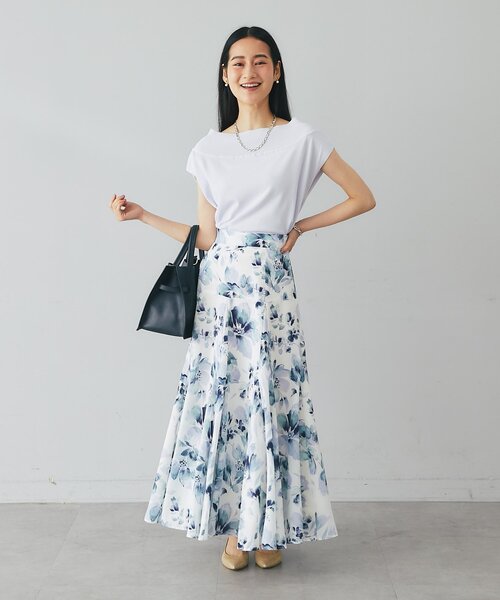 La boutique BonBon(ラブティックボンボン)の「【お上品&清楚】フラワープリントマチフレアスカート(スカート・レディース・オフホワイト/ネイビー・PS/38/36)」の7枚目の写真