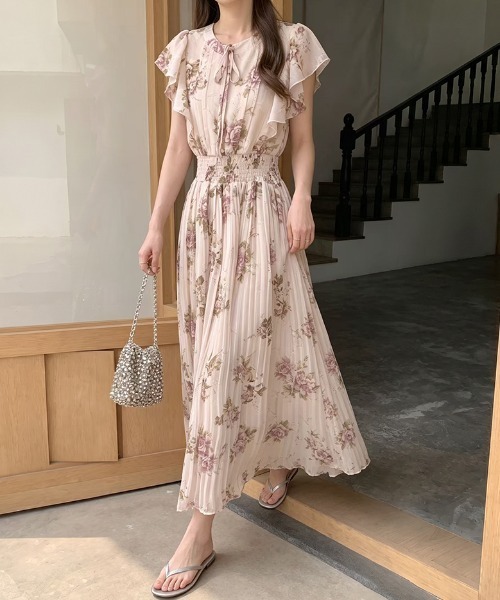 COCOMOMO(ココモモ)の「ほんのり甘く、しっかり上品。 花柄シフォンフリルワンピース シフォンワンピース ロング ワンピース フリルワンピース プリーツ 花柄ワンピース ノースリーブ 夏ワンピース オケージョン リゾート 春服 夏服(ワンピース・レディース・ライトグリーン/ベージュ/ライトパープル/アイボリー・FREE)」の9枚目の写真