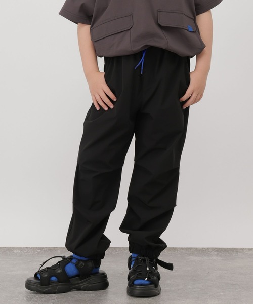GLOBAL WORK(グローバルワーク)の「エアかる撥水パラシュートパンツ/1018047(その他パンツ・キッズ・グレー/ブラック/ブラウン・150cm/140cm/130cm/160cm)」の2枚目の写真