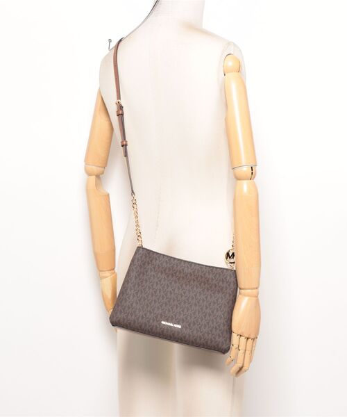 MICHAEL KORS(マイケルコース)の「CHRISTINA トリプルコンパートメント クロスボディ スモール - MKシグネチャー(ショルダーバッグ・レディース・ブラウン・FREE)」の5枚目の写真