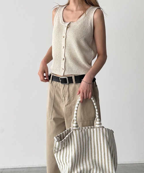 CANAL JEAN(キャナルジーン)の「El mar あぜ編みボタンニットタンク(ニット/セーター・レディース・ブラック/キナリ・ONE SIZE)」の6枚目の写真