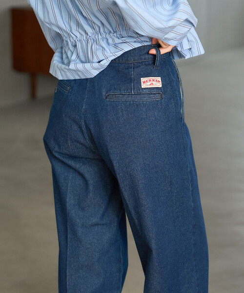 FREAK'S STORE(フリークスストア)の「RED KAP × FREAK'S STORE/レッドキャップ 別注 ストレートチノパンツ/デニムパンツ(チノパンツ・レディース・ワンウォッシュ/ブラック/ベージュ・SMALL/MEDIUM)」の1枚目の写真