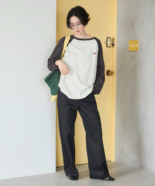 FREAK'S STORE(フリークスストア)の「RED KAP × FREAK'S STORE/レッドキャップ 別注 ストレートチノパンツ/デニムパンツ(チノパンツ・レディース・ワンウォッシュ/ブラック/ベージュ・SMALL/MEDIUM)」の2枚目の写真