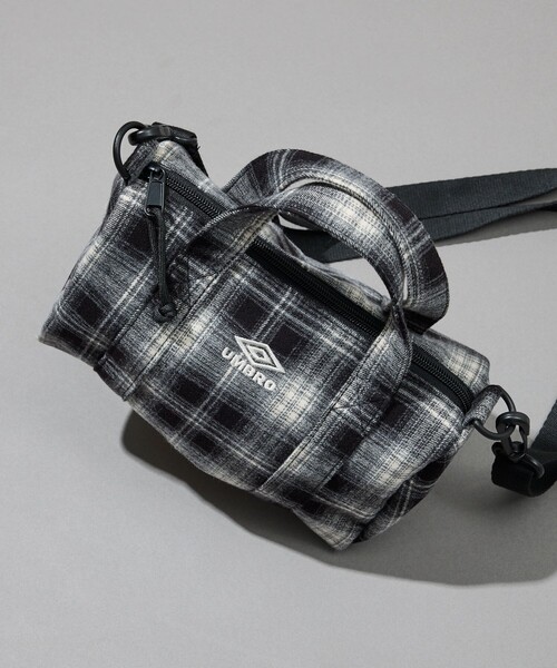 FREAK'S STORE(フリークスストア)の「UMBRO/アンブロ SP flannel Mini Boston Bag/別注 フランネル ミニボストンバッグ(ショルダーバッグ・メンズ・ベージュ/ネイビー/ブラウン/ブラック・ONE SIZE)」の2枚目の写真