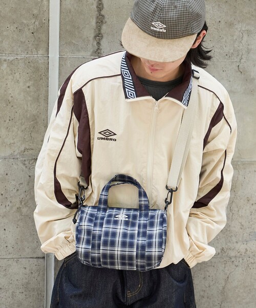 FREAK'S STORE(フリークスストア)の「UMBRO/アンブロ SP flannel Mini Boston Bag/別注 フランネル ミニボストンバッグ(ショルダーバッグ・メンズ・ベージュ/ネイビー/ブラウン/ブラック・ONE SIZE)」の5枚目の写真