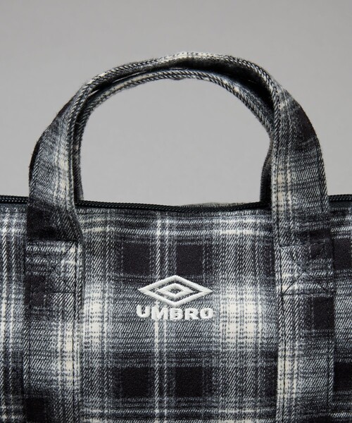 FREAK'S STORE(フリークスストア)の「UMBRO/アンブロ SP flannel Mini Boston Bag/別注 フランネル ミニボストンバッグ(ショルダーバッグ・メンズ・ベージュ/ネイビー/ブラウン/ブラック・ONE SIZE)」の10枚目の写真