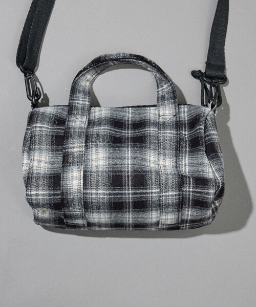 FREAK'S STORE(フリークスストア)の「UMBRO/アンブロ SP flannel Mini Boston Bag/別注 フランネル ミニボストンバッグ(ショルダーバッグ・メンズ・ベージュ/ネイビー/ブラウン/ブラック・ONE SIZE)」の11枚目の写真