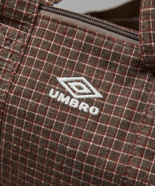 FREAK'S STORE(フリークスストア)の「UMBRO/アンブロ SP flannel Mini Boston Bag/別注 フランネル ミニボストンバッグ(ショルダーバッグ・メンズ・ベージュ/ネイビー/ブラウン/ブラック・ONE SIZE)」の14枚目の写真