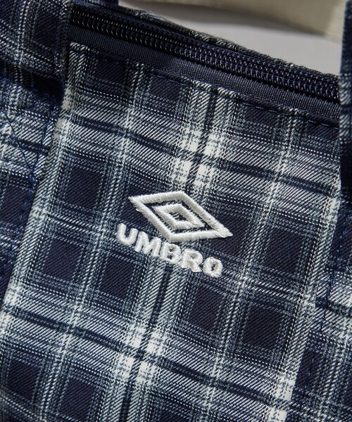 FREAK'S STORE(フリークスストア)の「UMBRO/アンブロ SP flannel Mini Boston Bag/別注 フランネル ミニボストンバッグ(ショルダーバッグ・メンズ・ベージュ/ネイビー/ブラウン/ブラック・ONE SIZE)」の16枚目の写真