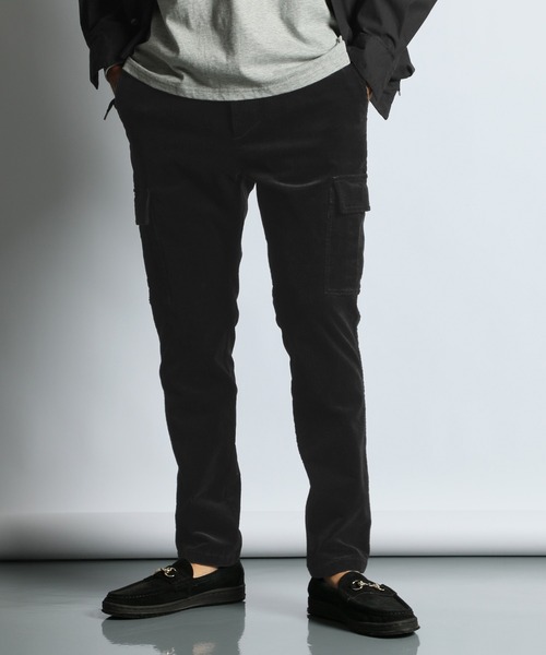 The DUFFER of ST.GEORGE（ザダファーオブセントジョージ）の「【WEB限定アイテム】STRETCH CORDUROY SMART CARGO PANTS：太畝コーデュロイ ストレッチ カーゴパンツ（カーゴパンツ・メンズ・ブラック/チャコールグレー/カーキ・MEDIUM/SMALL/X-LARGE/LARGE）」の2枚目の写真