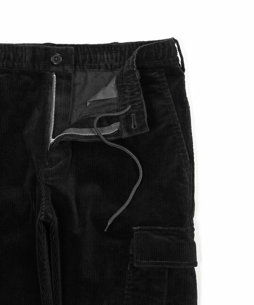 The DUFFER of ST.GEORGE（ザダファーオブセントジョージ）の「【WEB限定アイテム】STRETCH CORDUROY SMART CARGO PANTS：太畝コーデュロイ ストレッチ カーゴパンツ（カーゴパンツ・メンズ・ブラック/チャコールグレー/カーキ・MEDIUM/SMALL/X-LARGE/LARGE）」の9枚目の写真