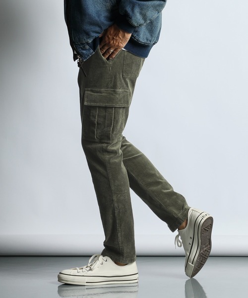 The DUFFER of ST.GEORGE（ザダファーオブセントジョージ）の「【WEB限定アイテム】STRETCH CORDUROY SMART CARGO PANTS：太畝コーデュロイ ストレッチ カーゴパンツ（カーゴパンツ・メンズ・ブラック/チャコールグレー/カーキ・MEDIUM/SMALL/X-LARGE/LARGE）」の16枚目の写真