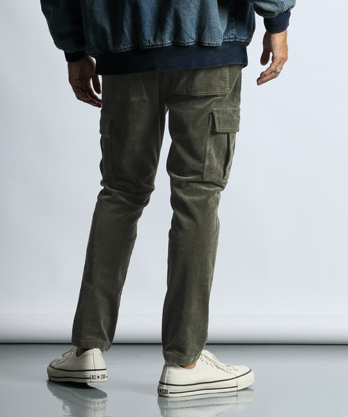 The DUFFER of ST.GEORGE（ザダファーオブセントジョージ）の「【WEB限定アイテム】STRETCH CORDUROY SMART CARGO PANTS：太畝コーデュロイ ストレッチ カーゴパンツ（カーゴパンツ・メンズ・ブラック/チャコールグレー/カーキ・MEDIUM/SMALL/X-LARGE/LARGE）」の17枚目の写真