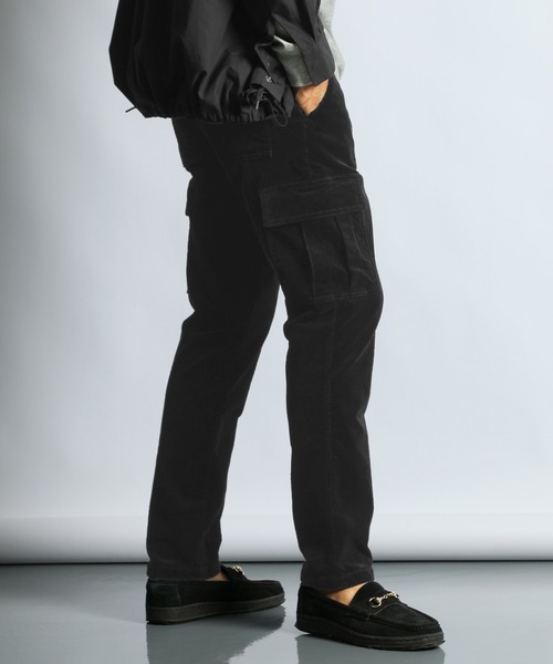 The DUFFER of ST.GEORGE（ザダファーオブセントジョージ）の「【WEB限定アイテム】STRETCH CORDUROY SMART CARGO PANTS：太畝コーデュロイ ストレッチ カーゴパンツ（カーゴパンツ・メンズ・ブラック/チャコールグレー/カーキ・MEDIUM/SMALL/X-LARGE/LARGE）」の19枚目の写真