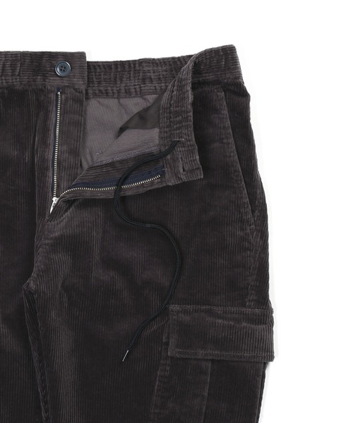 The DUFFER of ST.GEORGE（ザダファーオブセントジョージ）の「【WEB限定アイテム】STRETCH CORDUROY SMART CARGO PANTS：太畝コーデュロイ ストレッチ カーゴパンツ（カーゴパンツ・メンズ・ブラック/チャコールグレー/カーキ・MEDIUM/SMALL/X-LARGE/LARGE）」の10枚目の写真