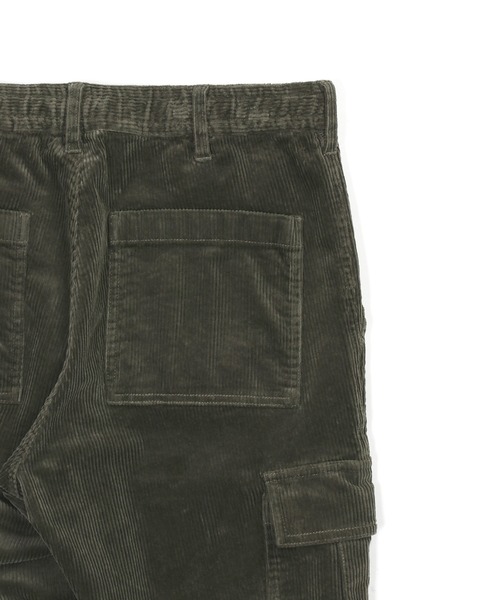 The DUFFER of ST.GEORGE（ザダファーオブセントジョージ）の「【WEB限定アイテム】STRETCH CORDUROY SMART CARGO PANTS：太畝コーデュロイ ストレッチ カーゴパンツ（カーゴパンツ・メンズ・ブラック/チャコールグレー/カーキ・MEDIUM/SMALL/X-LARGE/LARGE）」の12枚目の写真