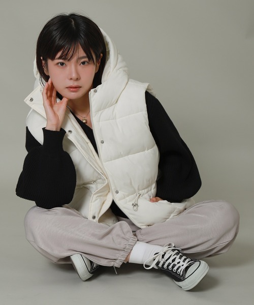 libelle more(リベル モア)の「ファイバーダウンフード中綿ベスト(ダウンジャケット/コート・レディース・オフホワイト/ブラック/ブラウン/グレー/モカ・M/L)」の1枚目の写真