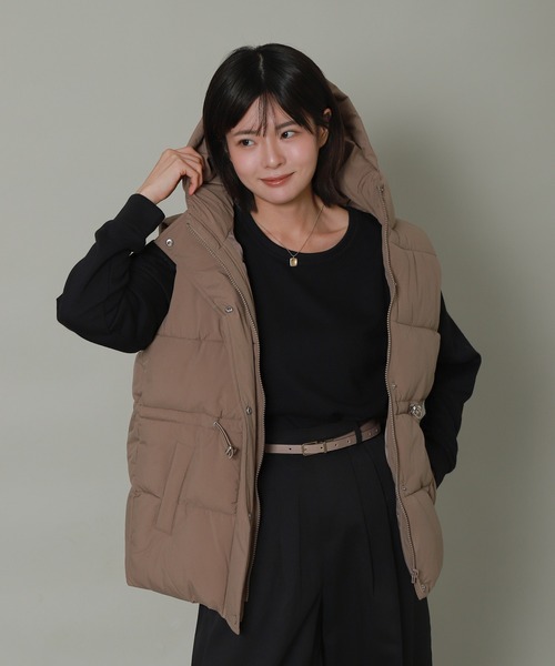 libelle more(リベル モア)の「ファイバーダウンフード中綿ベスト(ダウンジャケット/コート・レディース・オフホワイト/ブラック/ブラウン/グレー/モカ・M/L)」の5枚目の写真