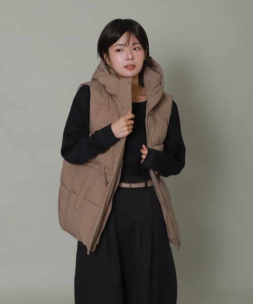 libelle more(リベル モア)の「ファイバーダウンフード中綿ベスト(ダウンジャケット/コート・レディース・オフホワイト/ブラック/ブラウン/グレー/モカ・M/L)」の7枚目の写真
