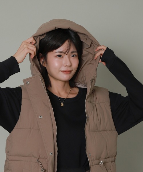 libelle more(リベル モア)の「ファイバーダウンフード中綿ベスト(ダウンジャケット/コート・レディース・オフホワイト/ブラック/ブラウン/グレー/モカ・M/L)」の10枚目の写真