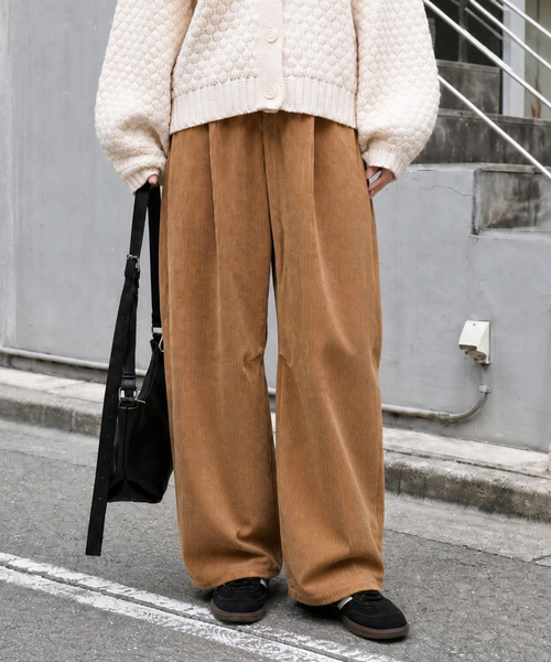 MONO-MART(モノマート)の「コーデュロイ タックバレルレッグパンツ<マシンウォッシャブル・イージーケア・ストレッチ>(その他パンツ・レディース・ネイビー/ベージュ/チャコール/アイボリー/ブラウン・L/M/S)」の4枚目の写真