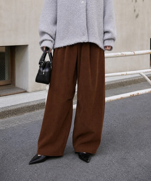 MONO-MART(モノマート)の「コーデュロイ タックバレルレッグパンツ<マシンウォッシャブル・イージーケア・ストレッチ>(その他パンツ・レディース・ネイビー/ベージュ/チャコール/アイボリー/ブラウン・L/M/S)」の12枚目の写真