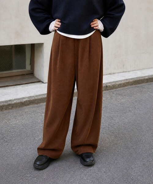 MONO-MART(モノマート)の「コーデュロイ タックバレルレッグパンツ<マシンウォッシャブル・イージーケア・ストレッチ>(その他パンツ・レディース・ネイビー/ベージュ/チャコール/アイボリー/ブラウン・L/M/S)」の20枚目の写真