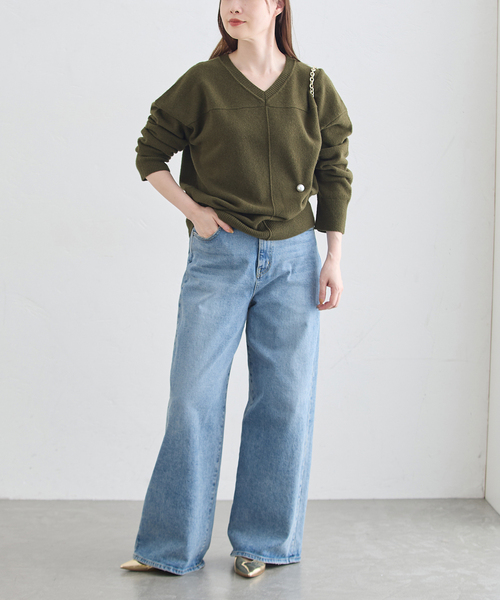 journal standard L'essage(ジャーナルスタンダードレサージュ)の「パールブローチ Vネックプルオーバー(ニット/セーター・レディース・ライトグレー/カーキ・FREE)」の14枚目の写真