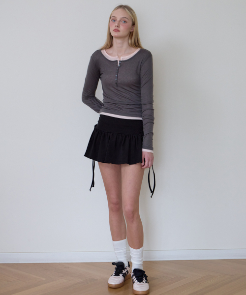 ROSEFRANTZ（ロゼフランツ）の「Henley Neck Layered Long Sleeve [Charcoal]（Tシャツ/カットソー・レディース・チャコールグレー・OS）」の5枚目の写真