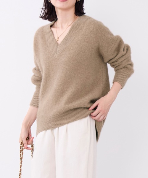 MICA&DEAL(マイカ&ディール)の「ラクーンデュアルVネックニット(ニット/セーター・レディース・グレー/ベージュ/チャコールグレー・FREE)」の14枚目の写真