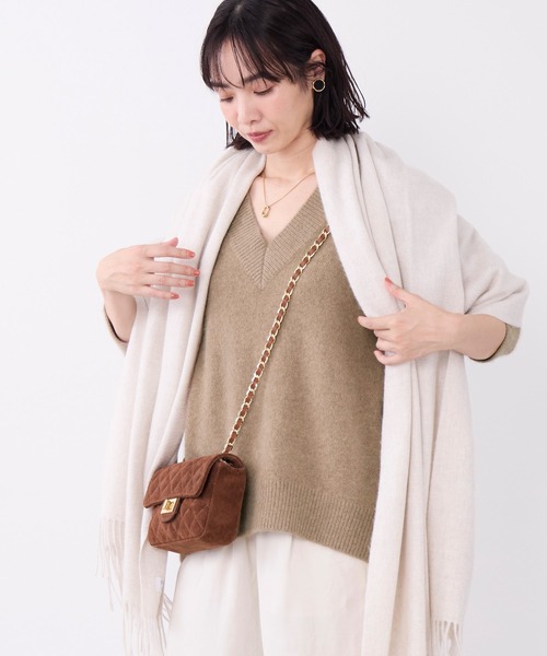 MICA&DEAL(マイカ&ディール)の「ラクーンデュアルVネックニット(ニット/セーター・レディース・グレー/ベージュ/チャコールグレー・FREE)」の21枚目の写真