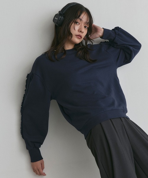 ad thie(アドティエ)の「フリルスリーブ スウェット プルオーバー(スウェット・レディース・ブラウン/ネイビー/チャコール/杢グレー/オートミール・FREE)」の5枚目の写真