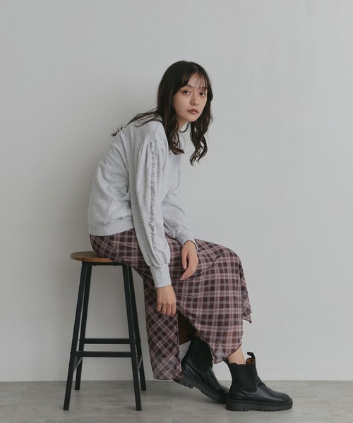 ad thie(アドティエ)の「フリルスリーブ スウェット プルオーバー(スウェット・レディース・ブラウン/ネイビー/チャコール/杢グレー/オートミール・FREE)」の22枚目の写真