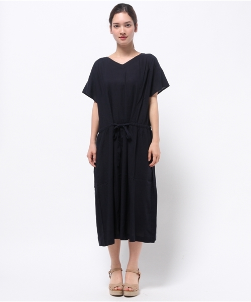 LBC（エルビーシー）の「SP レーヨンリネンブラウジングワンピース（ワンピース・レディース・ライトグレー/マスタード/ネイビー・MEDIUM/LARGE）」の8枚目の写真