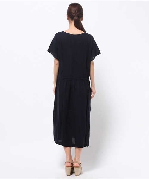 LBC（エルビーシー）の「SP レーヨンリネンブラウジングワンピース（ワンピース・レディース・ライトグレー/マスタード/ネイビー・MEDIUM/LARGE）」の10枚目の写真