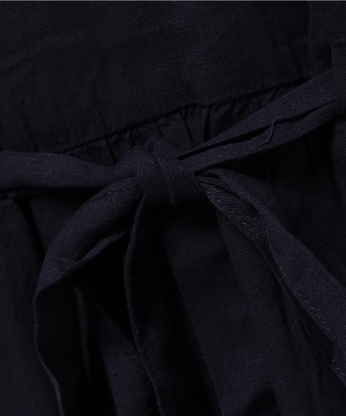 LBC（エルビーシー）の「SP レーヨンリネンブラウジングワンピース（ワンピース・レディース・ライトグレー/マスタード/ネイビー・MEDIUM/LARGE）」の7枚目の写真